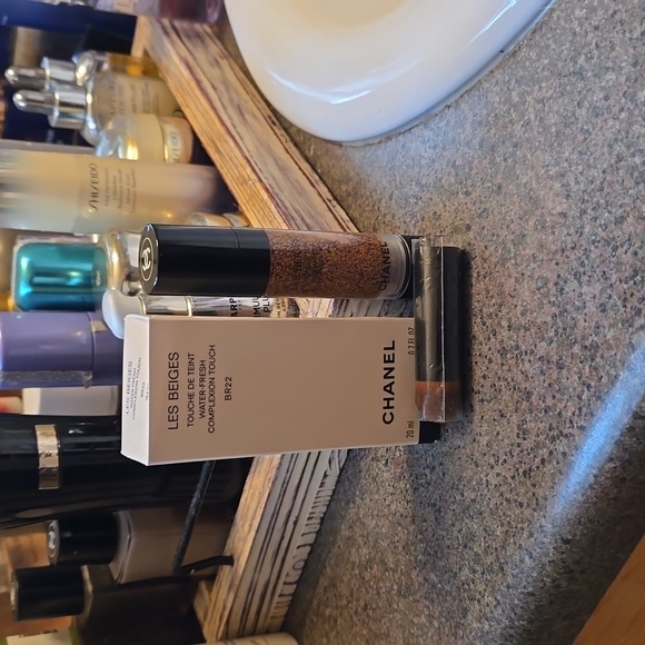 CHANEL Les Beiges Water-Fresh Complexion Touch Foundation B50 - Picture 4 of 5
